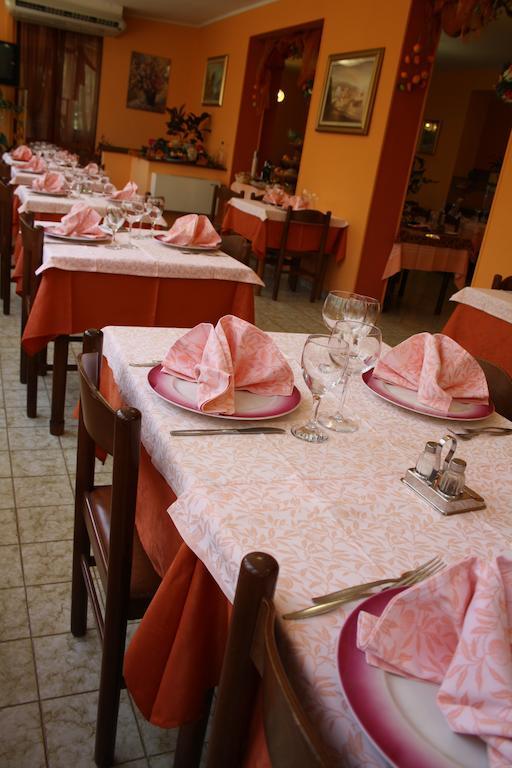 Hotel Ristorante Il Pino Chiusi Exterior foto