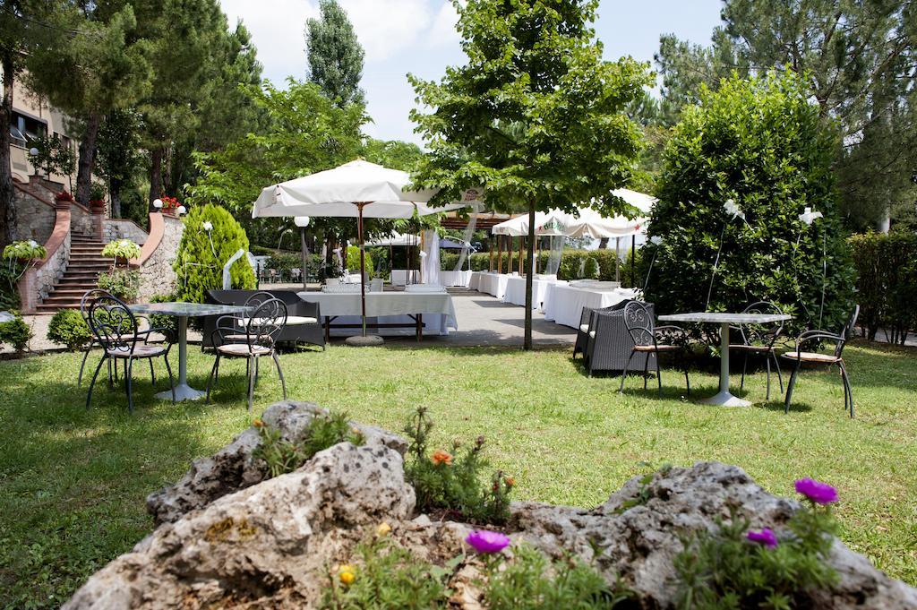 Hotel Ristorante Il Pino Chiusi Exterior foto